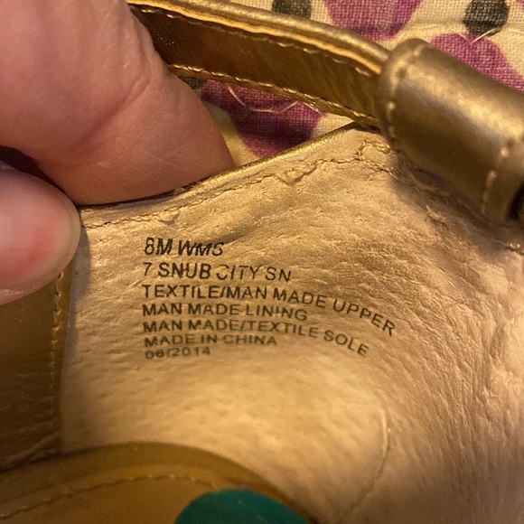 Kenneth Cole Reaction gold snakeskin flats size 8. - Picture 7 of 11